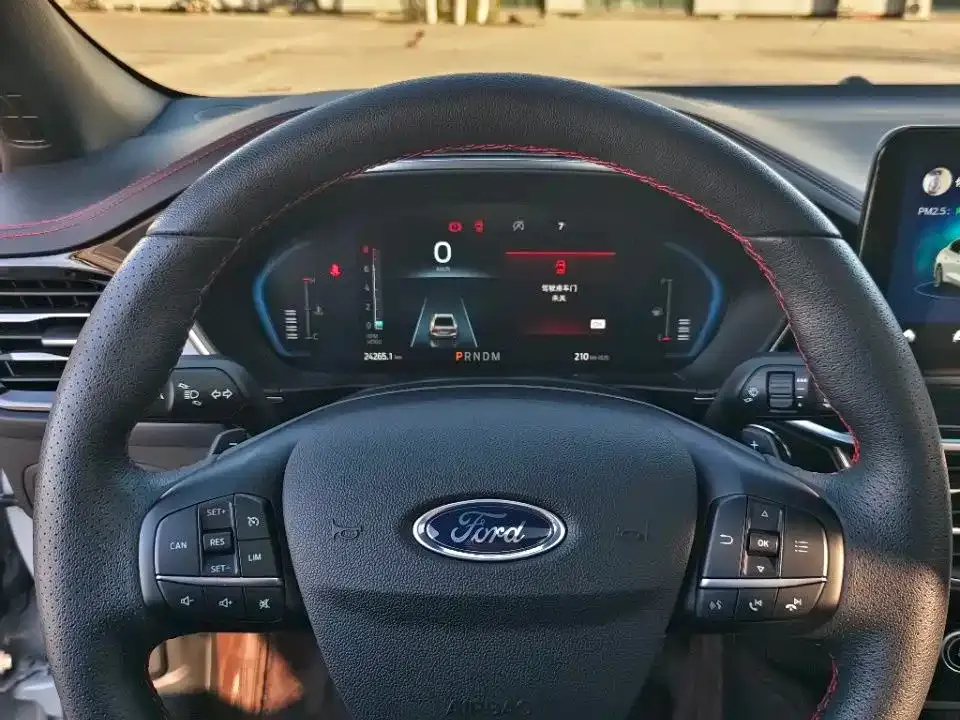 Ford Focus 2023 из CN, фото 9