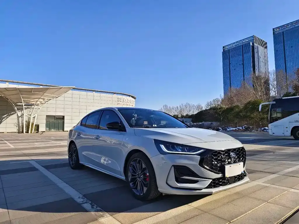 Ford Focus 2023 из CN, фото 6