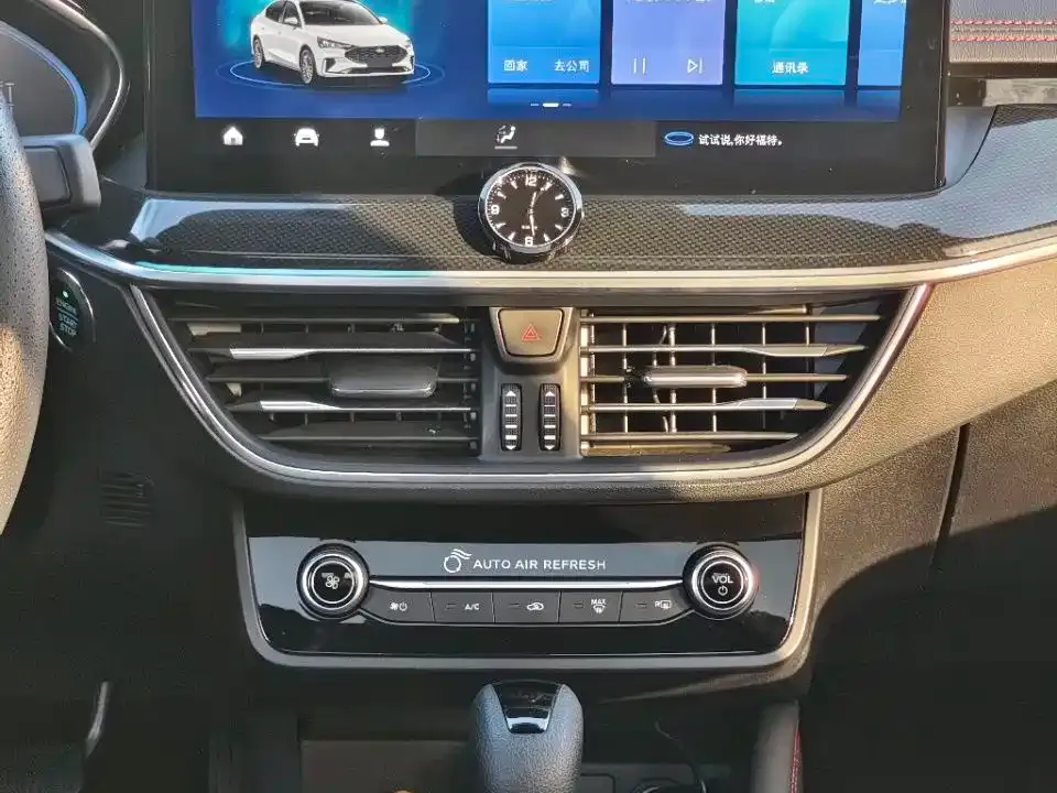 Ford Focus 2023 из CN, фото 3