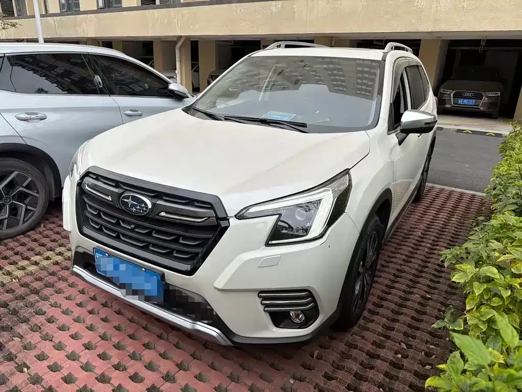 Subaru Forester — фото 1