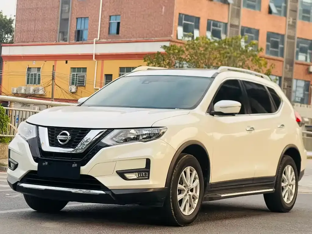 Nissan X-Trail — фото 1
