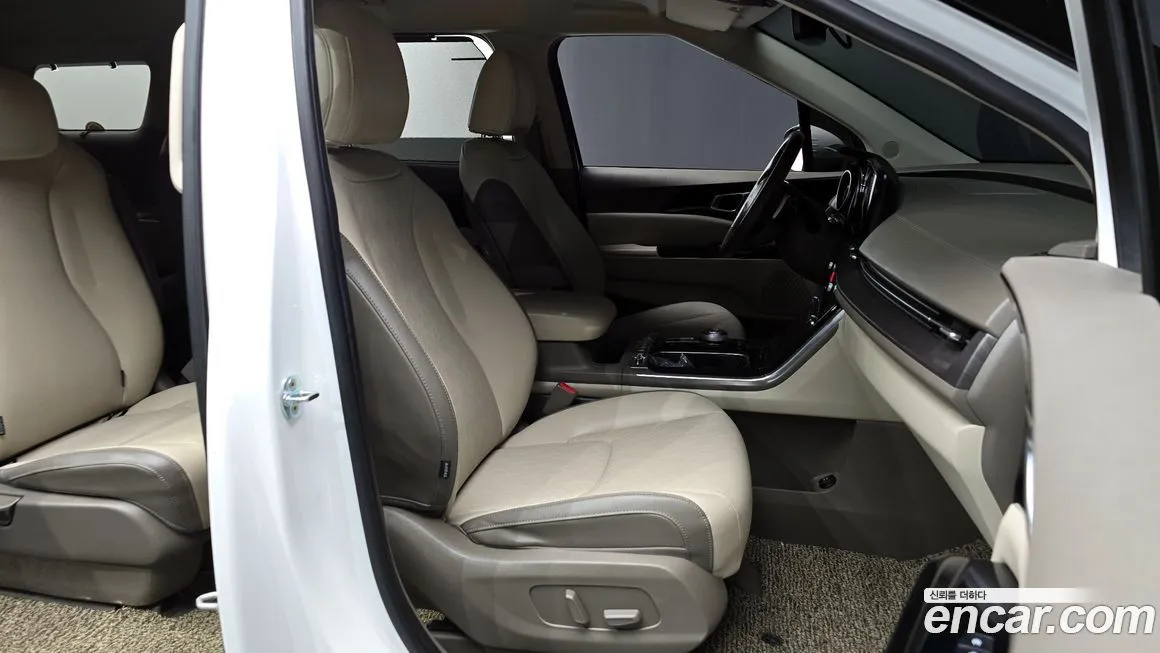 Kia Carnival — фото 10