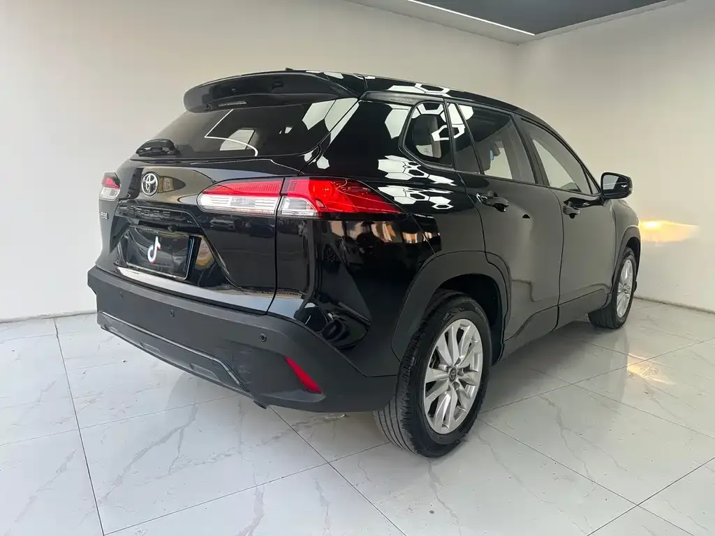 Toyota Corolla Cross 2023 из CN, фото 10