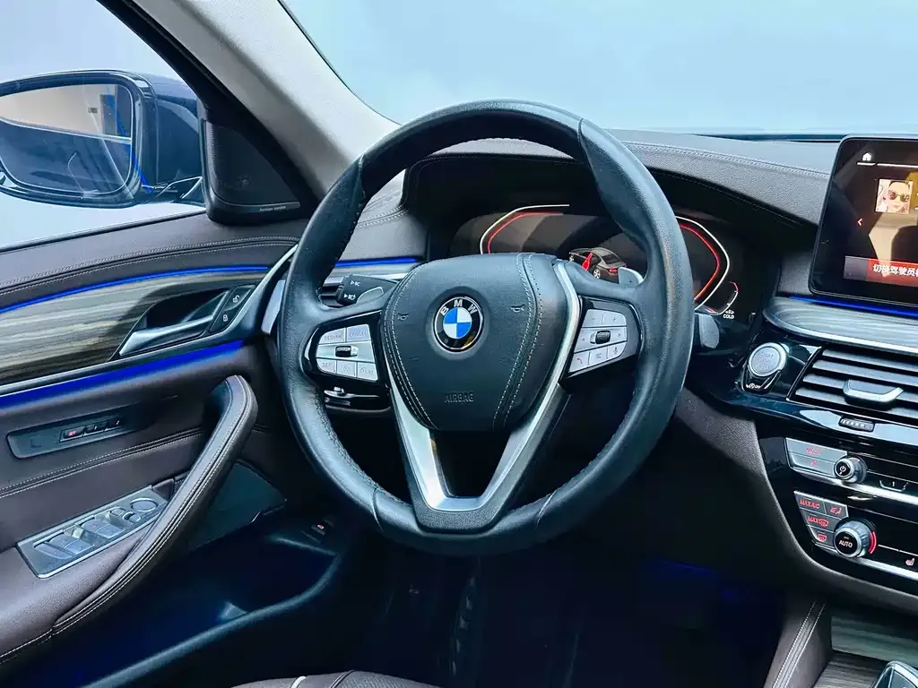 BMW 5 Series 2023 из CN, фото 10