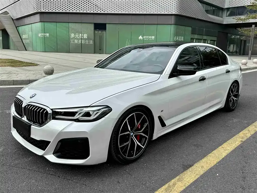 BMW 5 Series 2023 из CN, фото 1