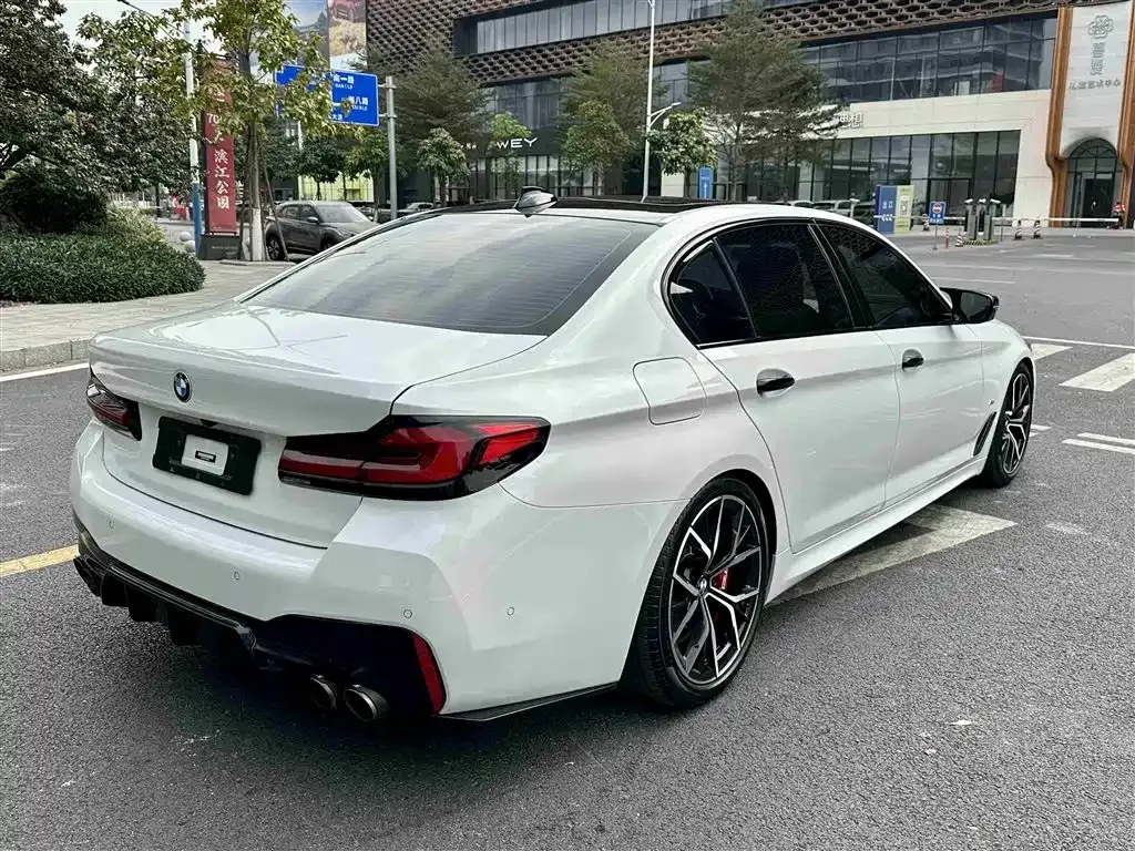 BMW 5 Series 2023 из CN, фото 8