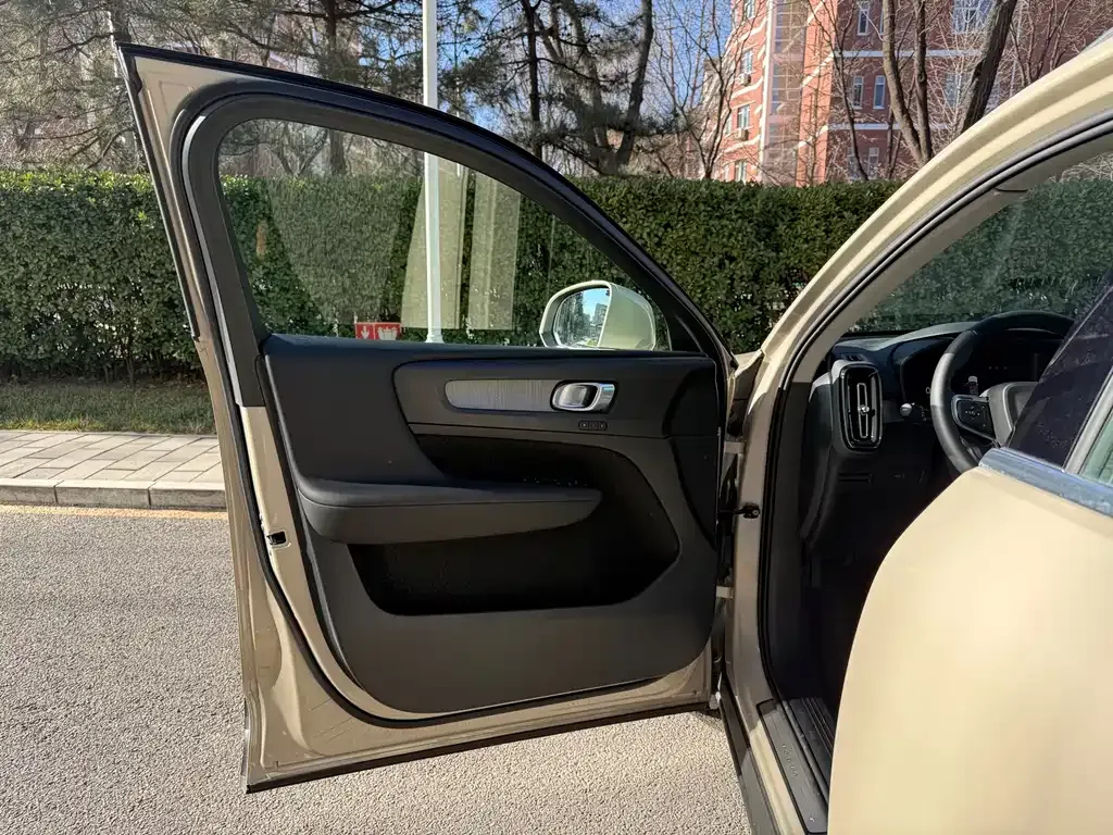 Volvo XC40 2024 из CN, фото 4