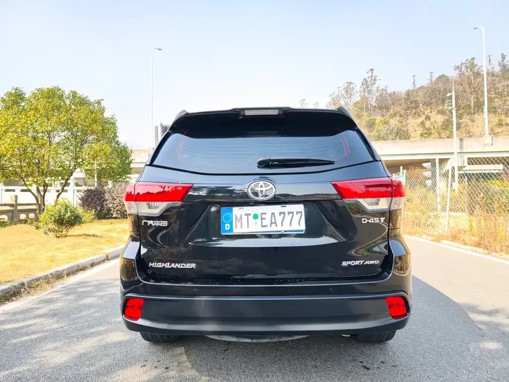 Toyota Highlander — фото 9