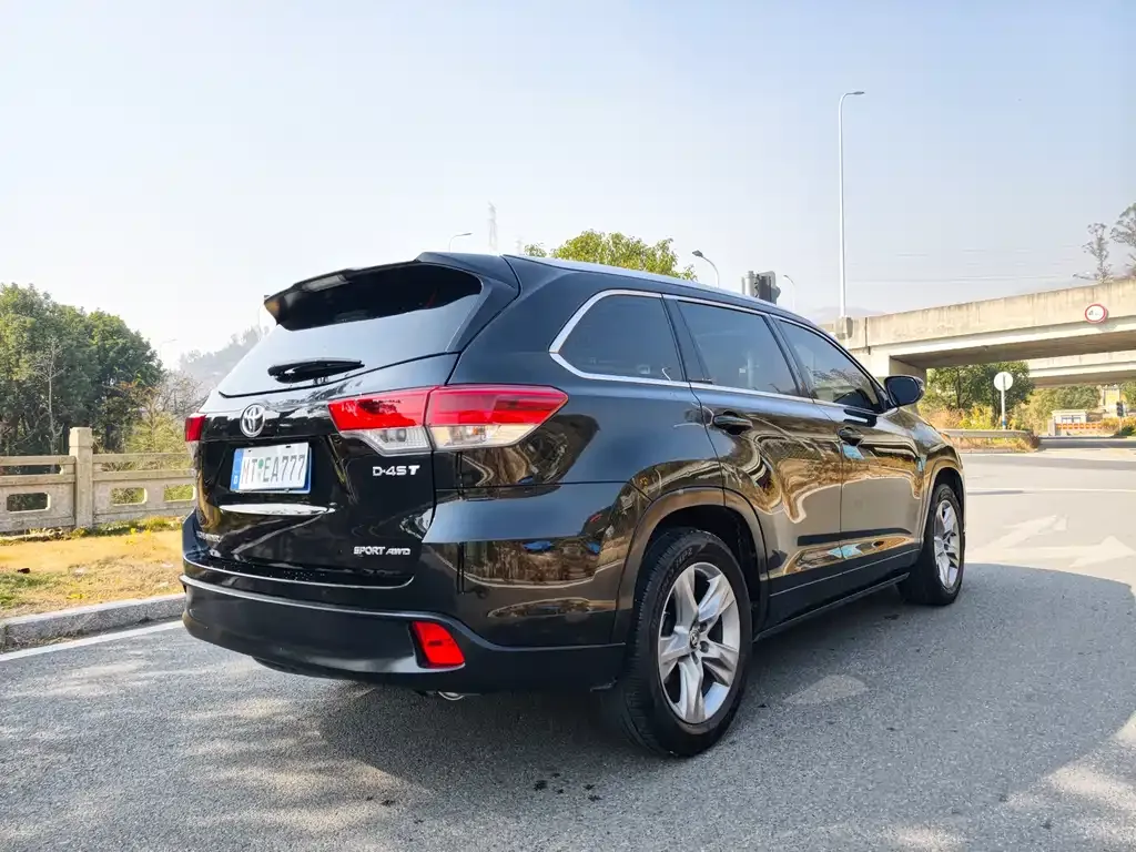 Toyota Highlander — фото 4