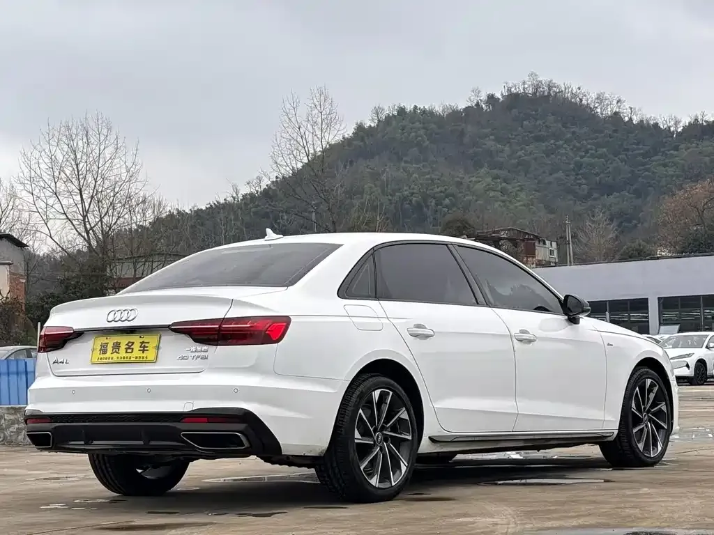 Audi A4L 2023 из CN, фото 2