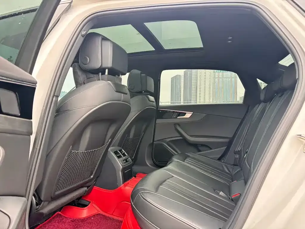 Audi A4L 2023 из CN, фото 7