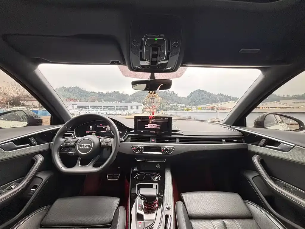 Audi A4L 2023 из CN, фото 9