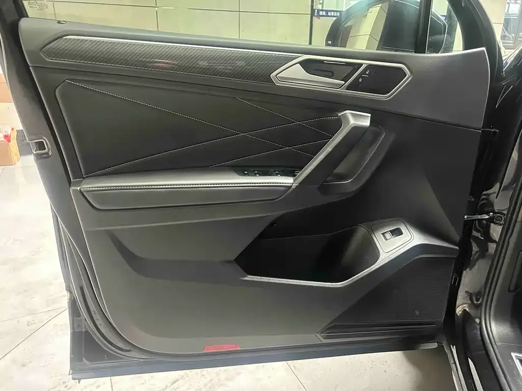 Volkswagen Tiguan L 2024 из CN, фото 5