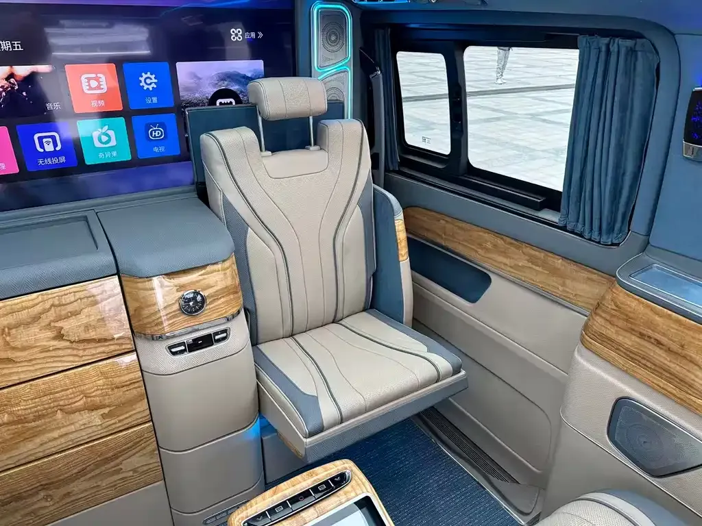 Mercedes-Benz V-Class 2024 из CN, фото 8