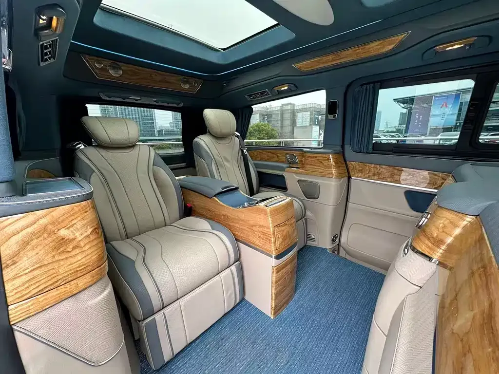 Mercedes-Benz V-Class 2024 из CN, фото 3