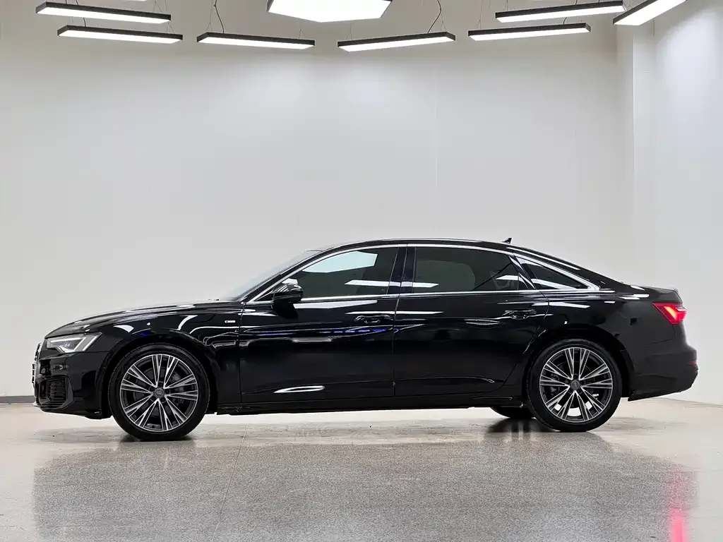 Audi A6L 2021 из CN, фото 6