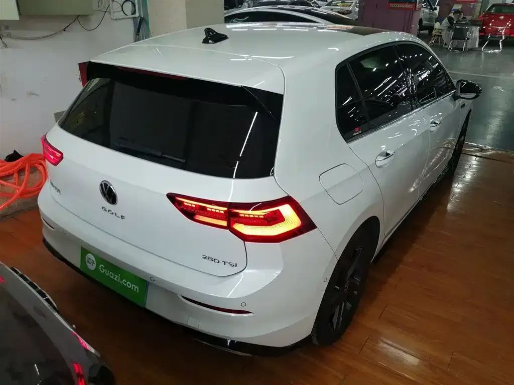 Volkswagen Golf 2023 из CN, фото 10