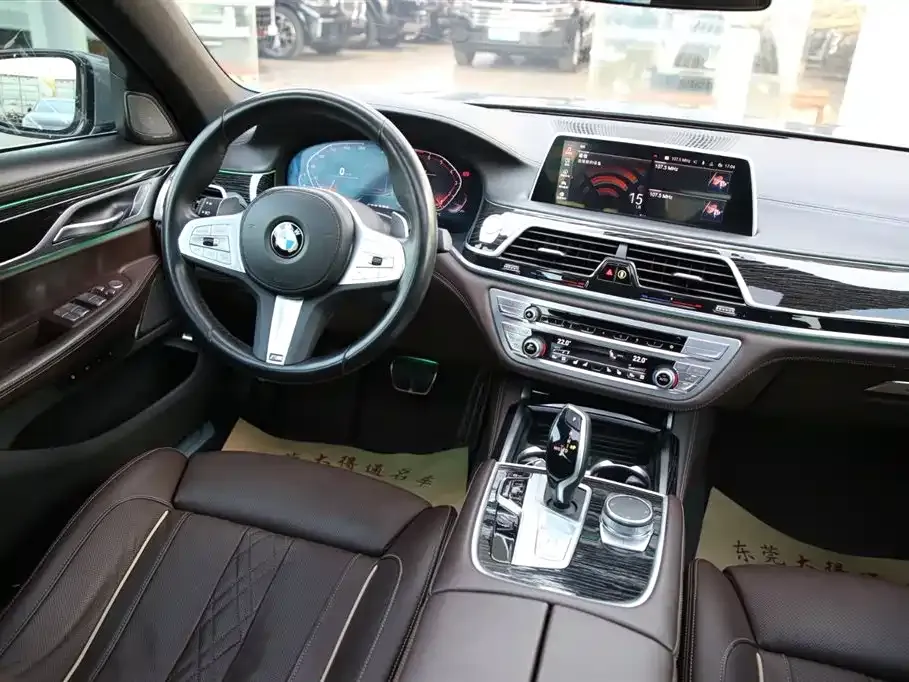 BMW 7 Series — фото 10