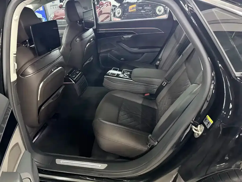 Audi A8 2021 из CN, фото 2