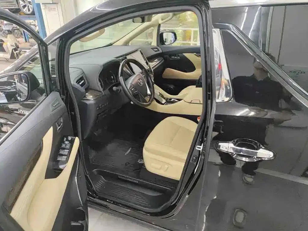 Toyota Vellfire — фото 2