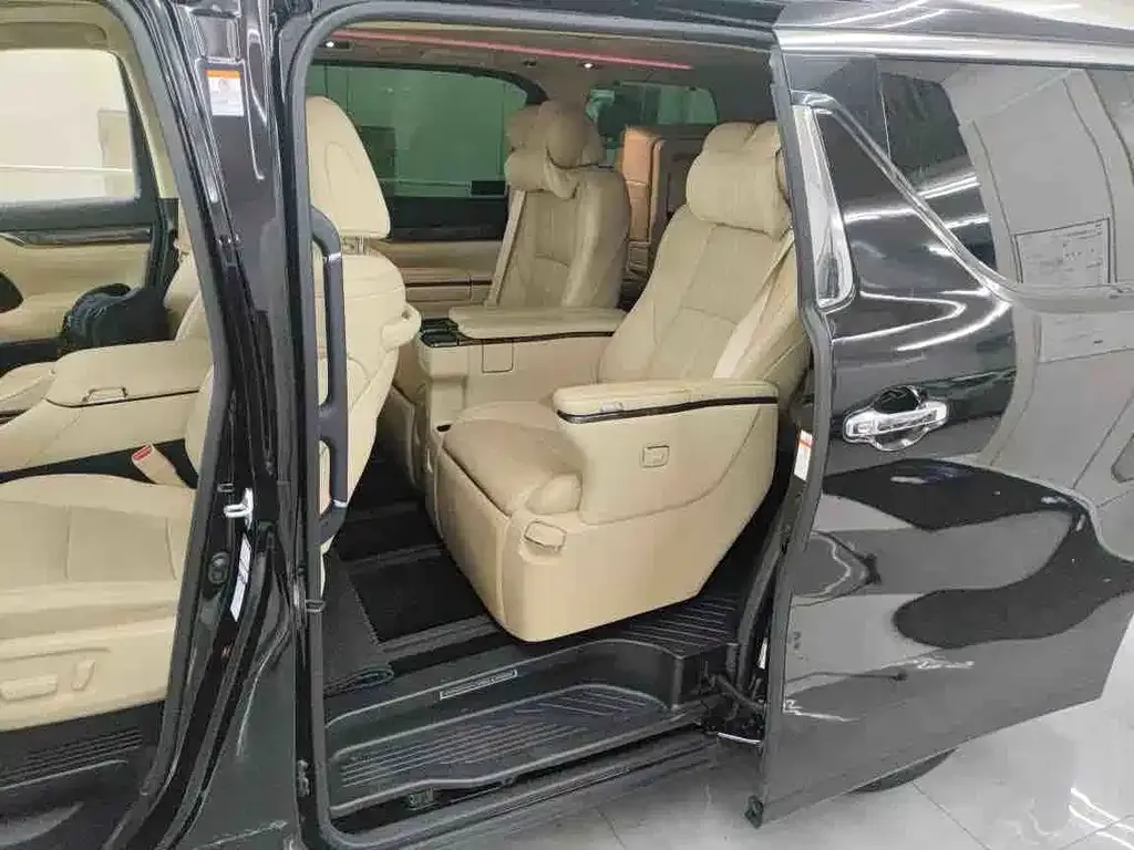 Toyota Vellfire — фото 3