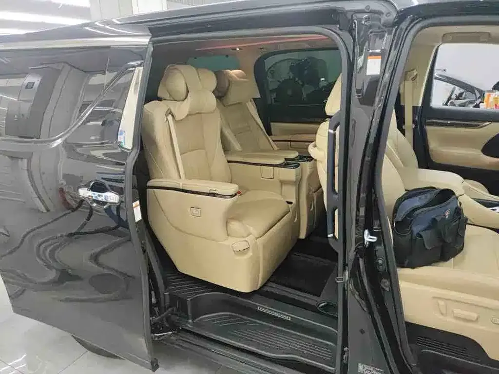 Toyota Vellfire — фото 4