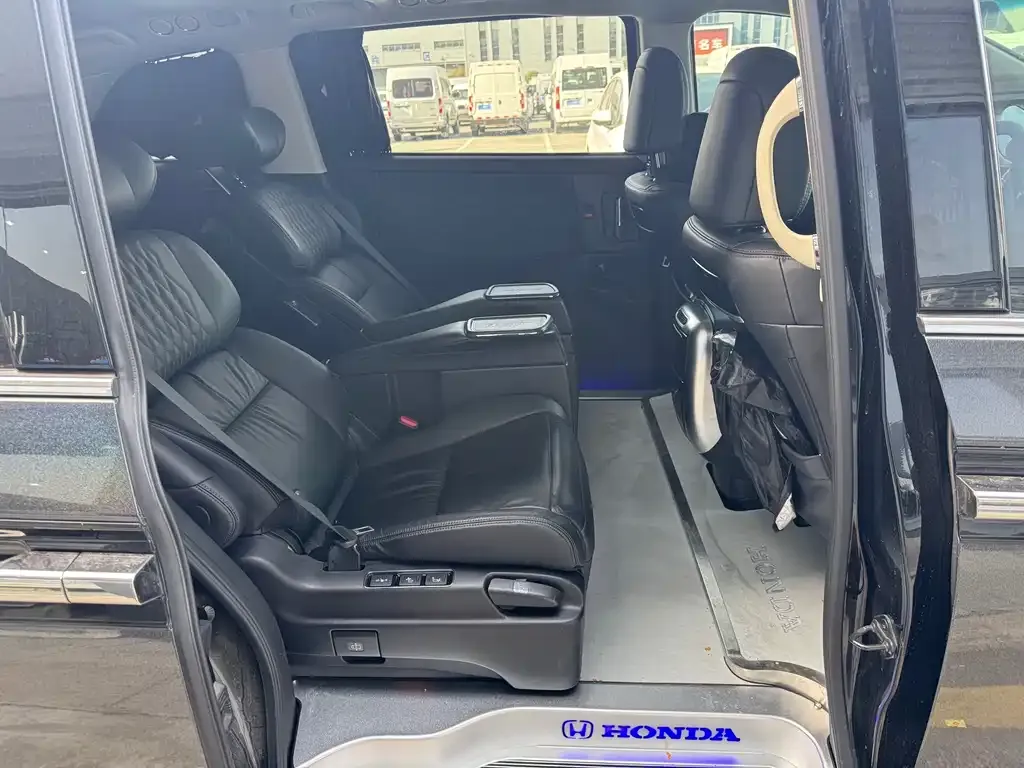 Honda Elysion 2022 из CN, фото 3