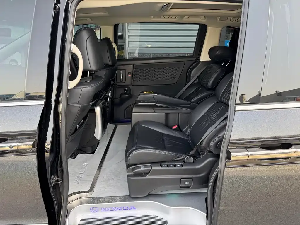 Honda Elysion 2022 из CN, фото 7
