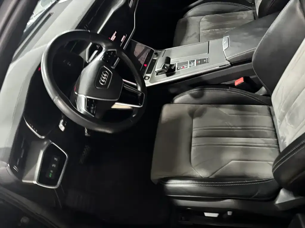 Audi A6L 2022 из CN, фото 6