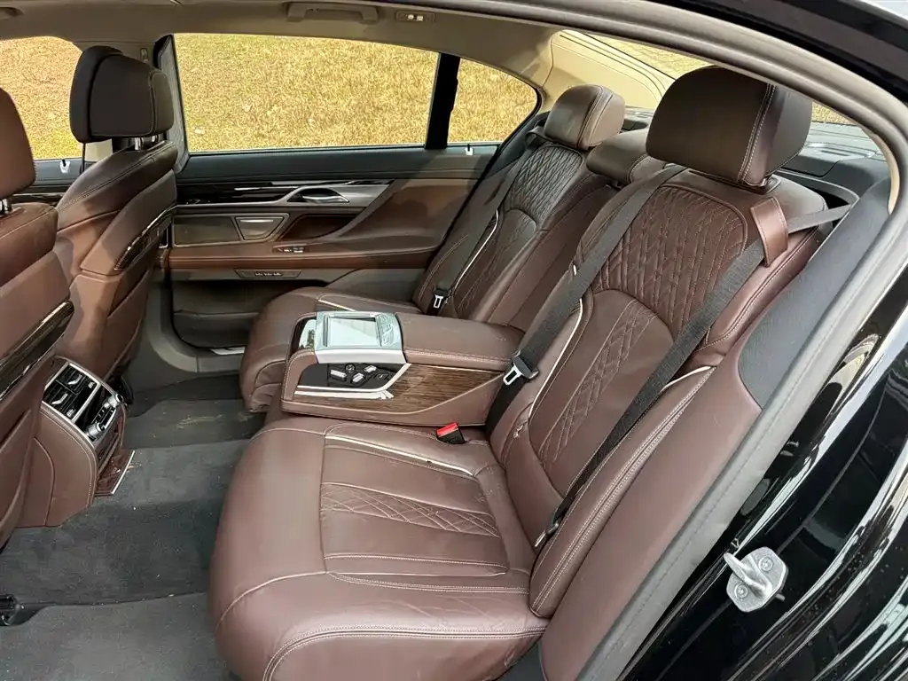 BMW 7 Series 2023 из CN, фото 5