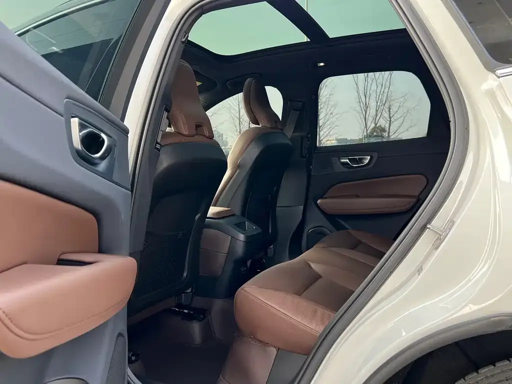 Volvo XC60 2025 из CN, фото 8