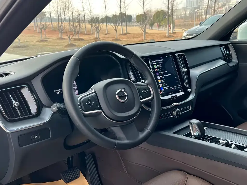 Volvo XC60 2025 из CN, фото 5