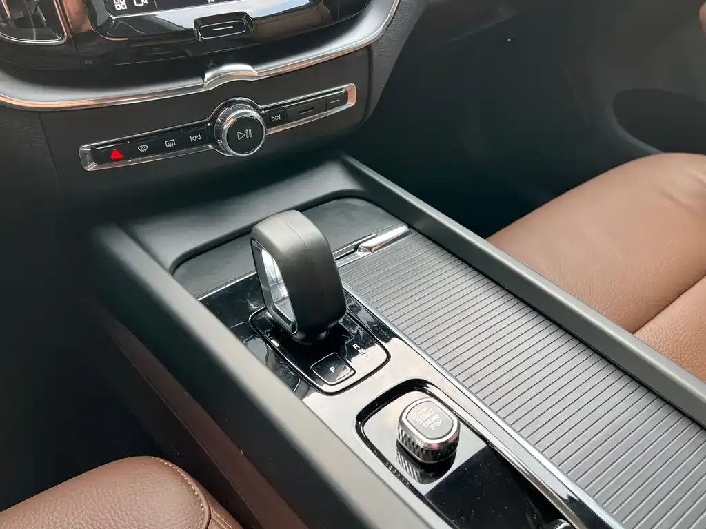 Volvo XC60 2025 из CN, фото 4