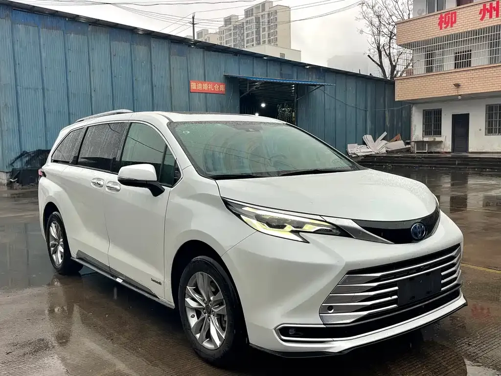 Toyota Sienna 2022 из CN, фото 2