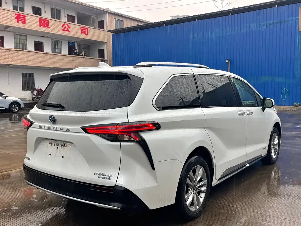 Toyota Sienna 2022 из CN, фото 3