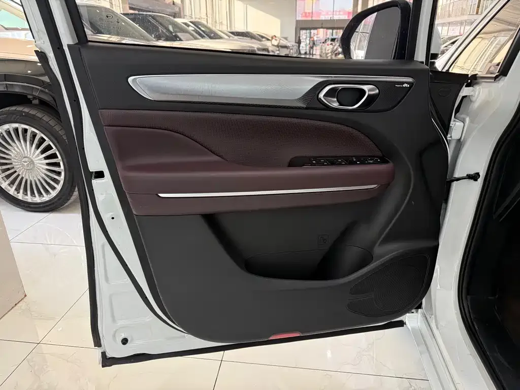 GAC Motor Trumpchi M6 — фото 7