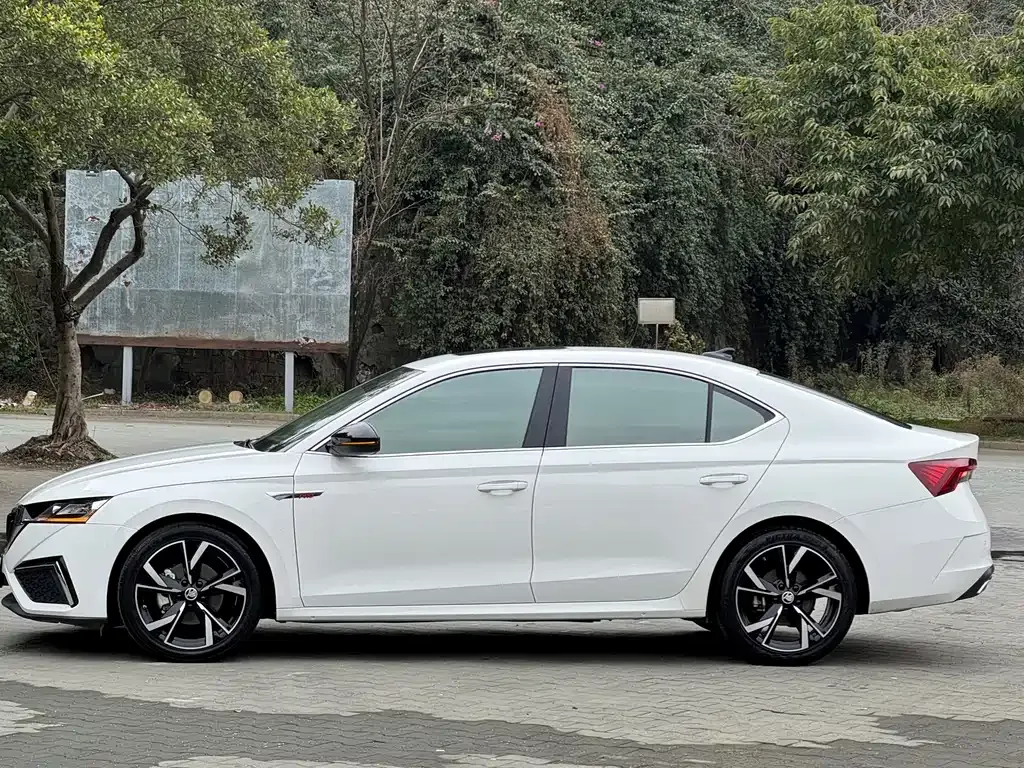 Skoda Octavia — фото 8