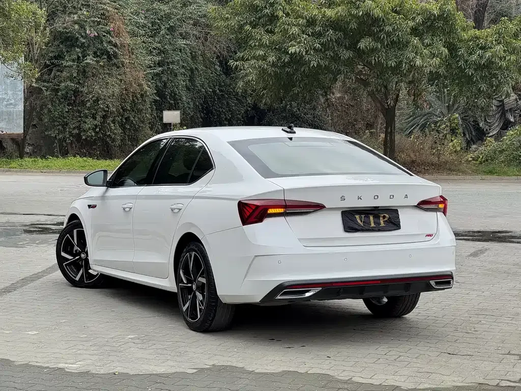 Skoda Octavia — фото 9
