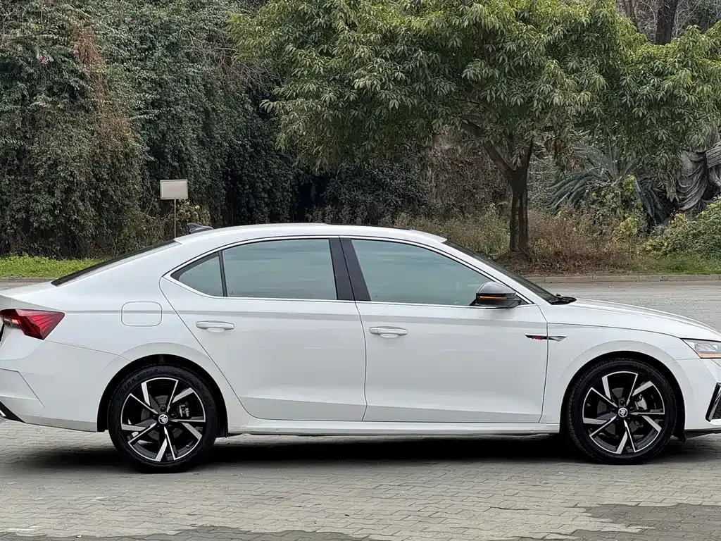 Skoda Octavia — фото 10