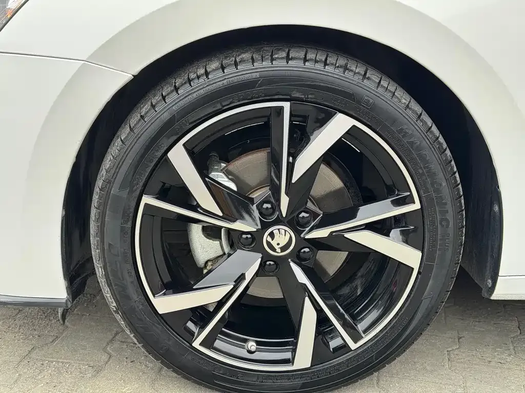 Skoda Octavia — фото 3
