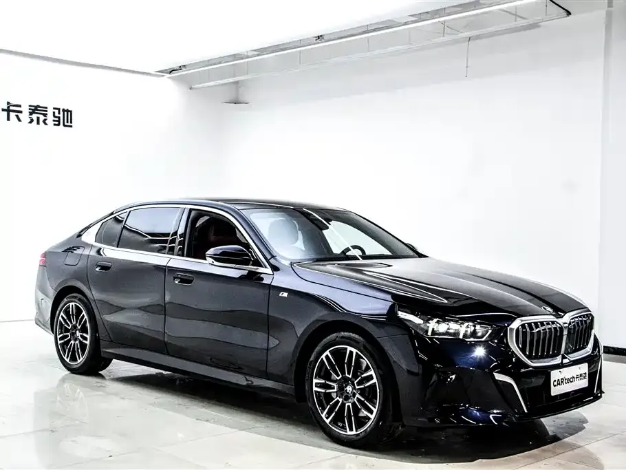 BMW 5 Series 2025 из CN, фото 9