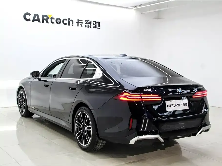 BMW 5 Series 2025 из CN, фото 7