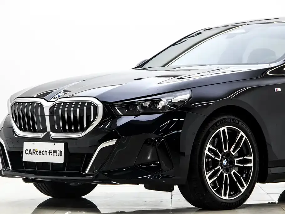 BMW 5 Series 2025 из CN, фото 10
