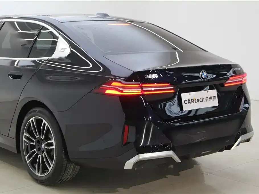 BMW 5 Series 2025 из CN, фото 4