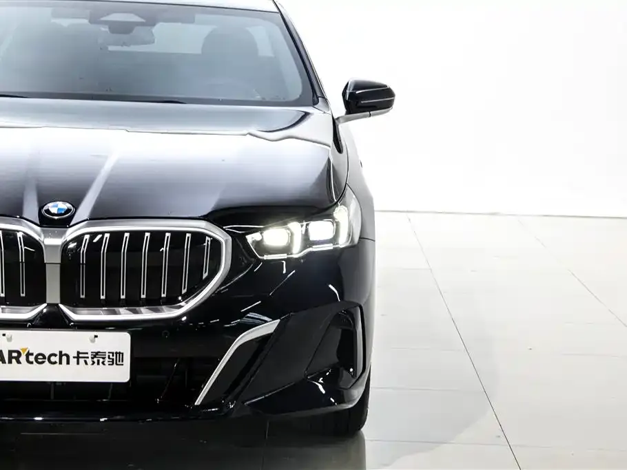 BMW 5 Series 2025 из CN, фото 3
