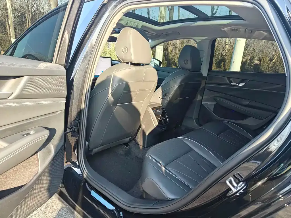 Volkswagen Passat 2025 из CN, фото 7