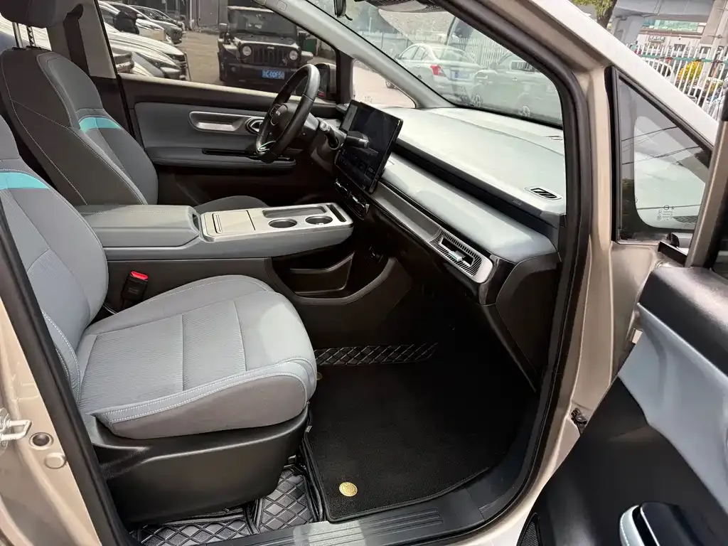 Aion Y — фото 3