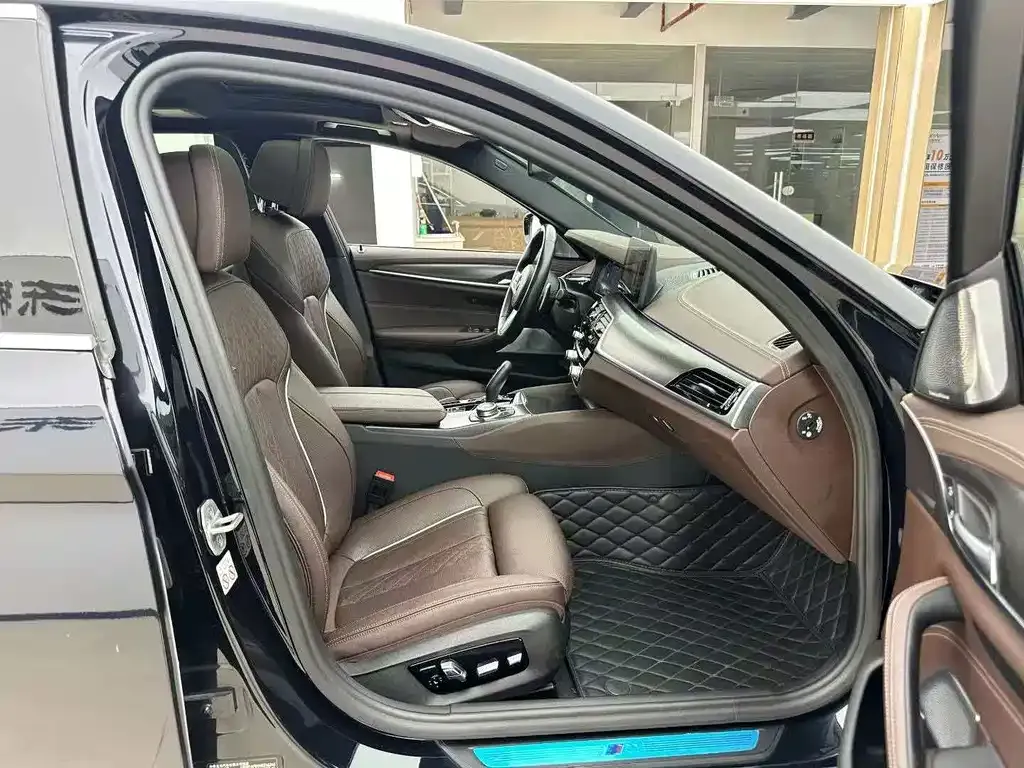 BMW 5 Series 2022 из CN, фото 7