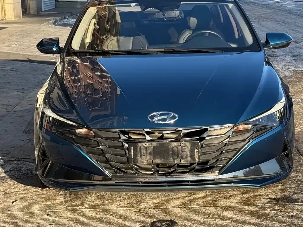 Hyundai Elantra — фото 1