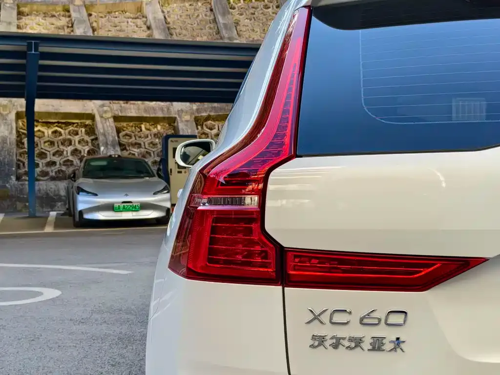 Volvo XC60 PHEV 2022 из CN, фото 4